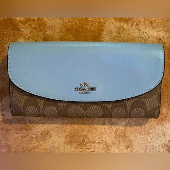 Coach Handbags - COACH Signature Wallet - Excellent